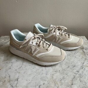 Women's New Balance 997H Sneaker in Beige - Size 8